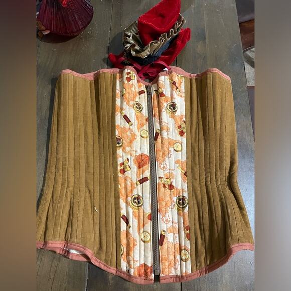 Custom Victorian corset and tailcoat - Picture 7 of 12